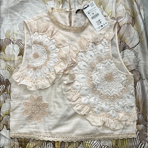 NWT Zara Beige and White Lace Sleeveless Top Size M - Picture 2 of 7